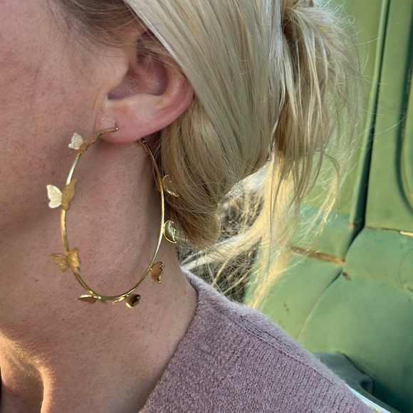 New Gold Butterfly Hoop Earrings - Picture 7 of 13